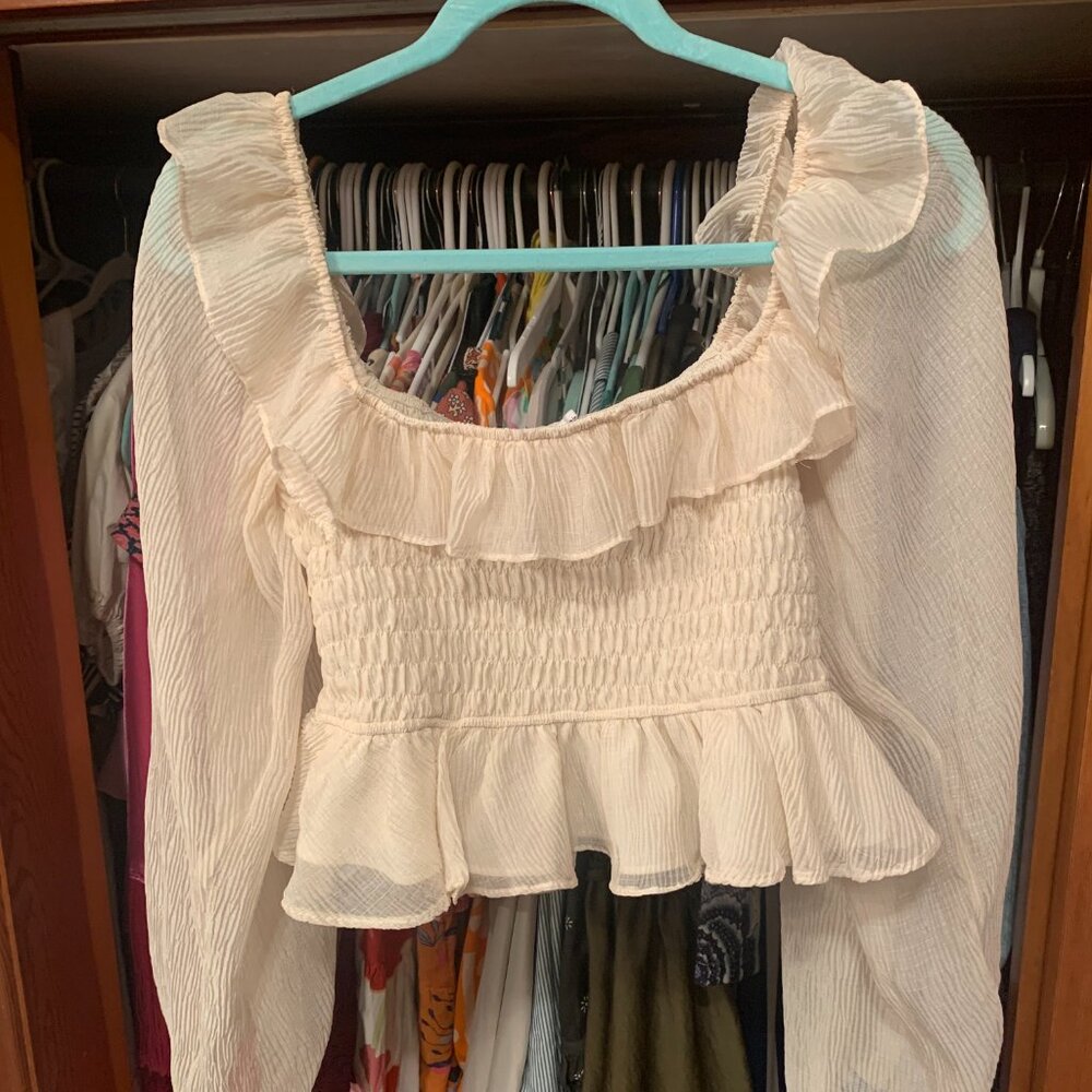 EN SAISON Cropped Smocked Ruffle - Picture 2 of 2
